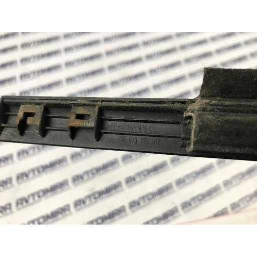 Уплотнитель стекла задней правой двери Opel Zafira B 2005-2011 13132102